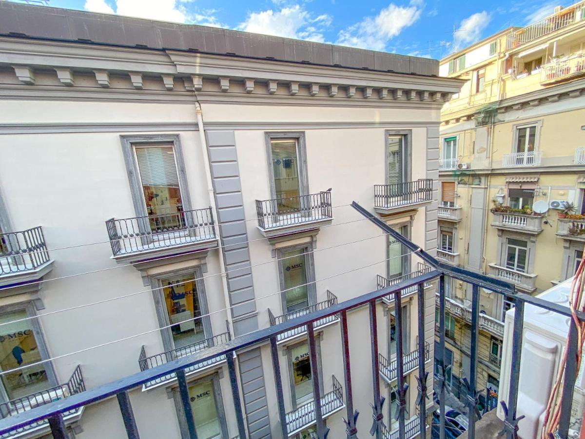 Le Casette Di Piazza Borsa Naples Exterior photo